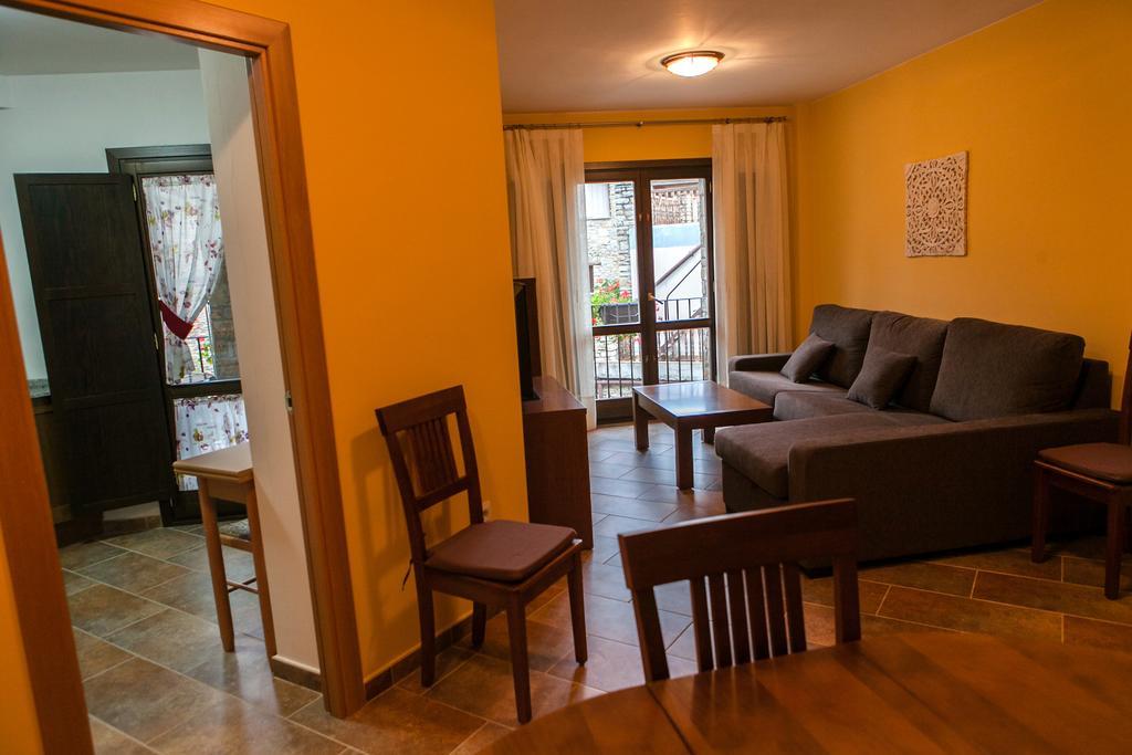El Balcon de Roda Roda de Isábena Habitación foto
